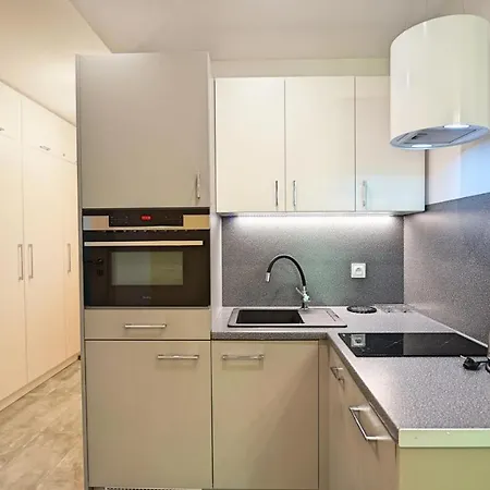 Everysky - Nad Lomnica 14a-b Apartman *