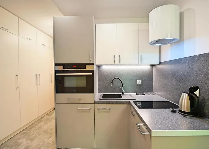 Everysky - Nad Lomnica 14a Apartment *